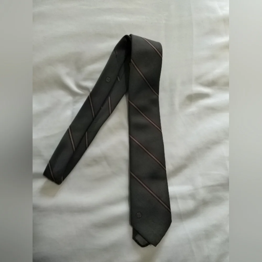 Halston Tie